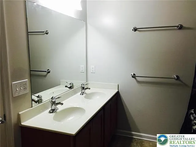 8484 Cromwell Ct — Photo 9