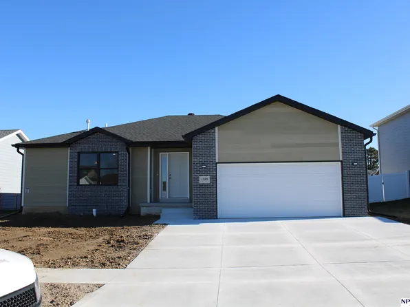 1740 SW 28th St, Lincoln, NE 68524