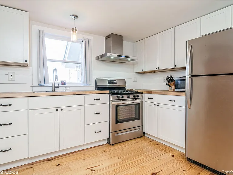 1392 Kings Hwy — Photo 12