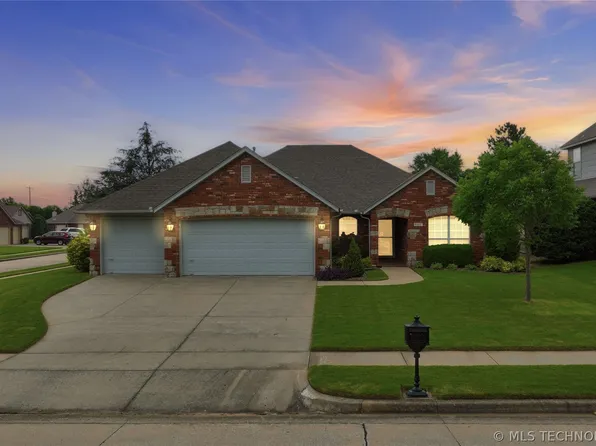 9907 E 123rd St S, Bixby, OK 74008