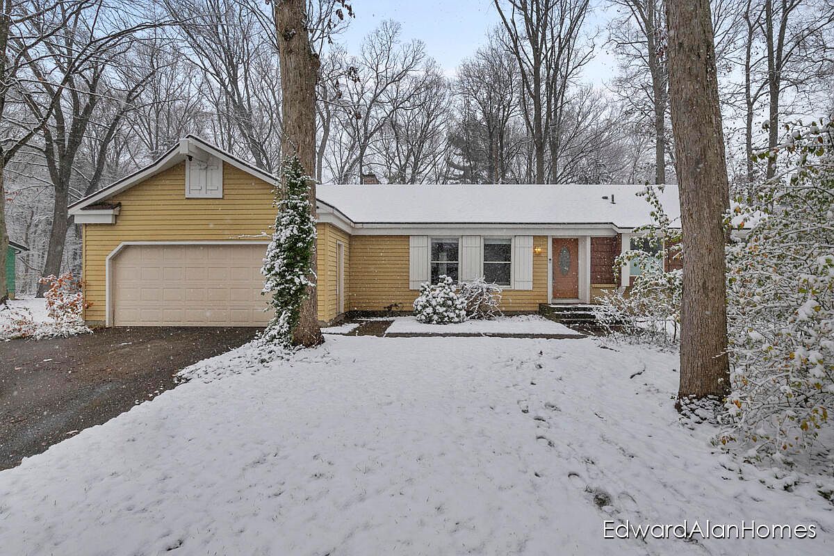7024 Ave, Hudsonville, MI 49426 Zillow