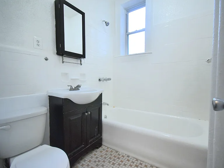 148 Chancellor Ave #D5 — Photo 7
