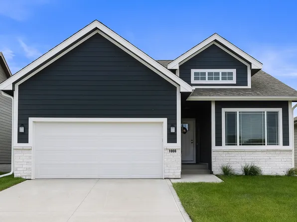 1008 NE 21st St, Grimes, IA 50111