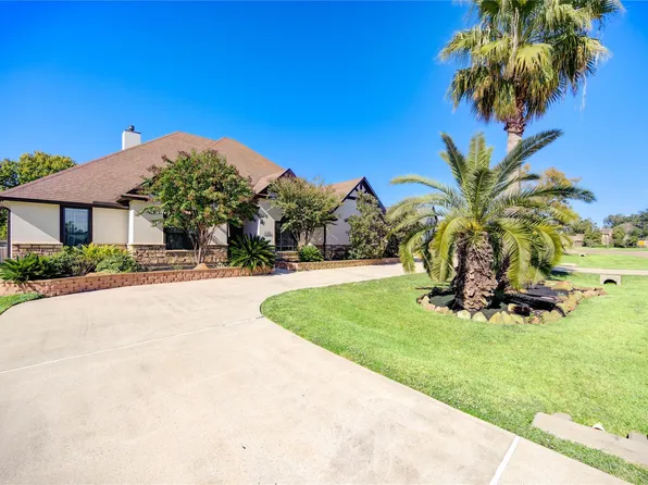 5319 Weston Dr, Weston Lakes, TX 77441