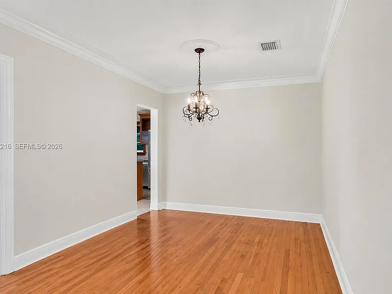 1160 NE 98th St — Photo 11