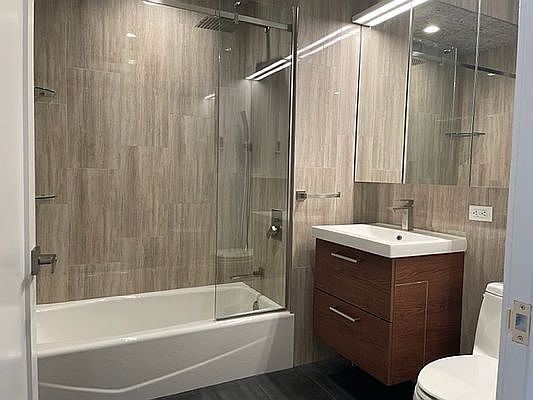 3rd image of 3057 Crescent St #2