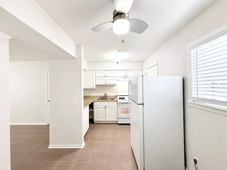 1141 N Durham Dr #18 — Photo 6