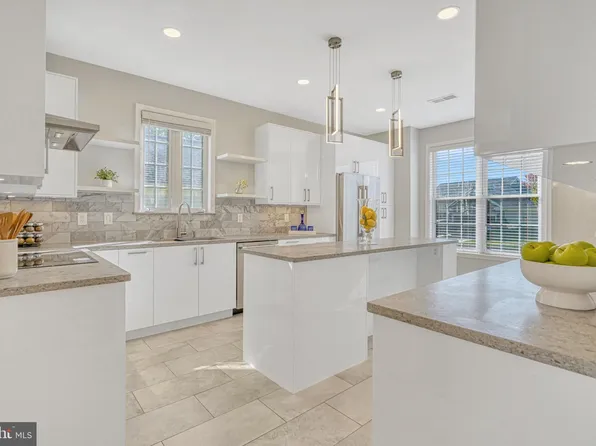 13384 Fieldstone Way, Gainesville, VA 20155
