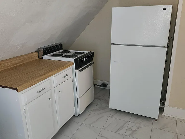 1361 Woodland Ave NW — Photo 8