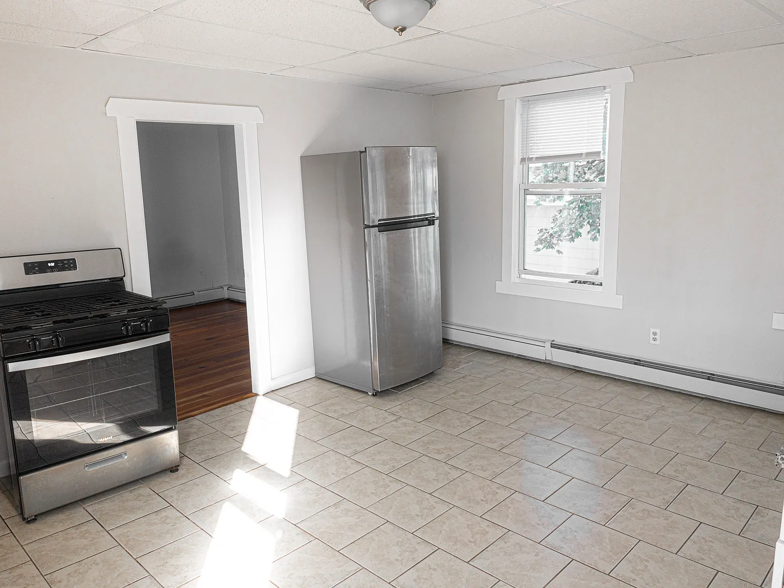 3 bed, 1200 sqft, $1,850 — Photo 2