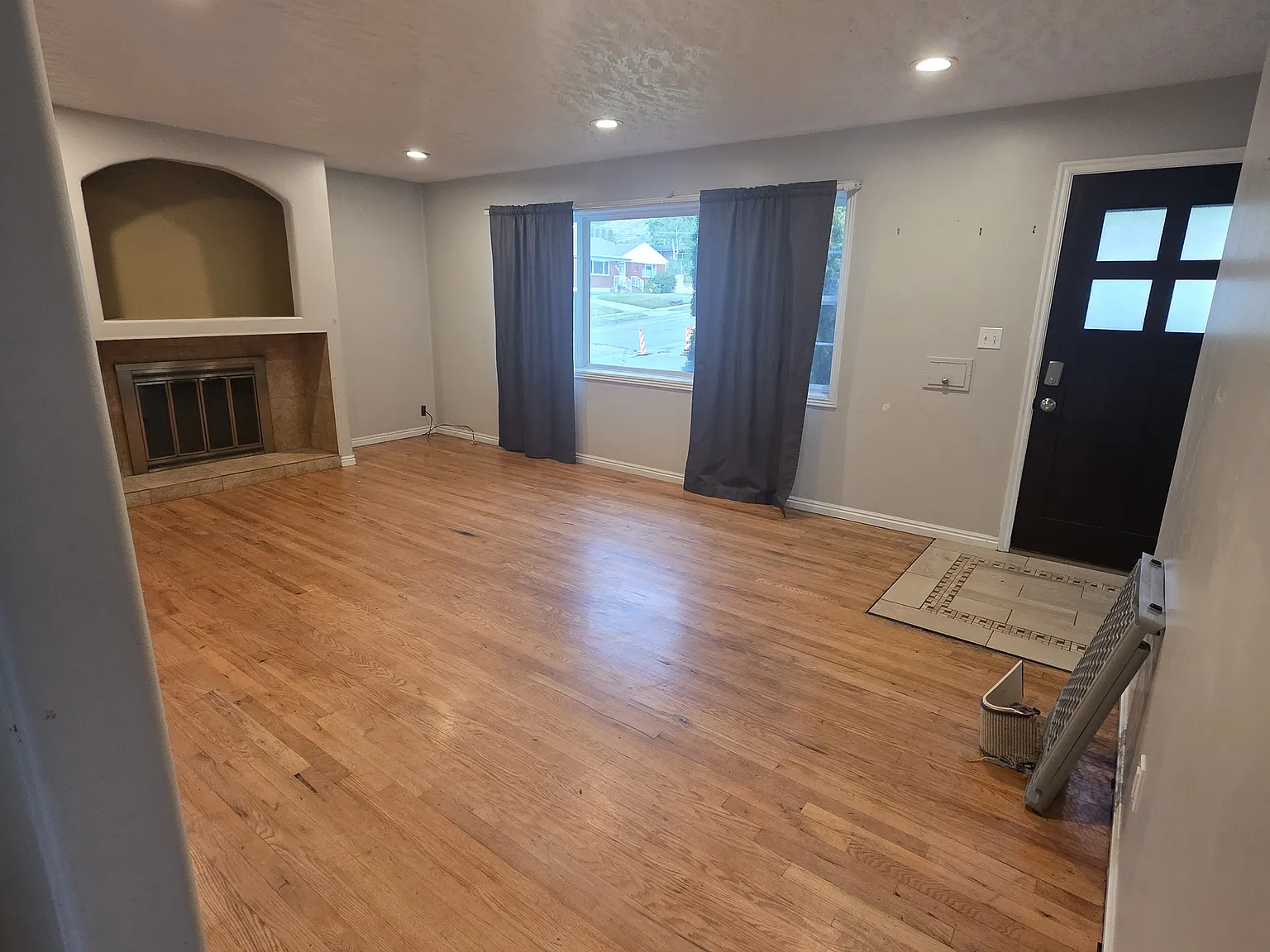 4 bed, 3.5 bath, 1900 sqft, $2,500 — Photo 3