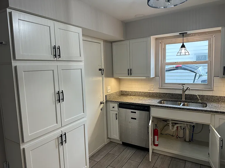 1725 Liberty Dr #1725 — Photo 9