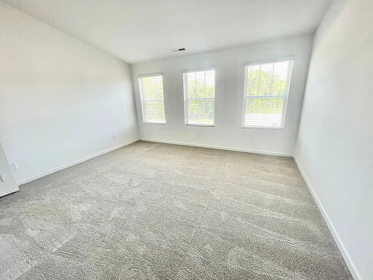 1351 Darlington Dr — Photo 10