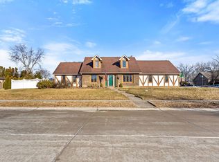 9312 Woodstream Dr, Fort Wayne, IN 46804