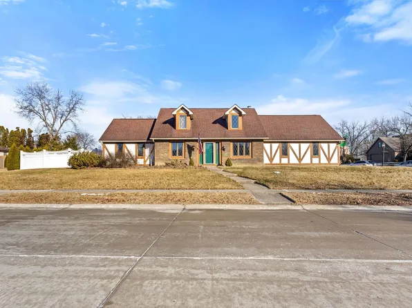 9312 Woodstream Dr, Fort Wayne, IN 46804