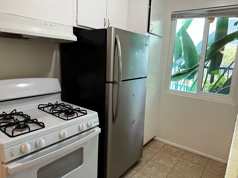 1138 S La Cienega Blvd #1 — Photo 11