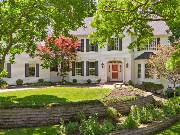 15 Arbor Creek Dr, Pittsford, NY 14534