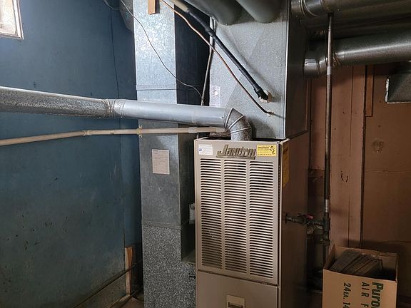 5th image of 340 W Stewart St