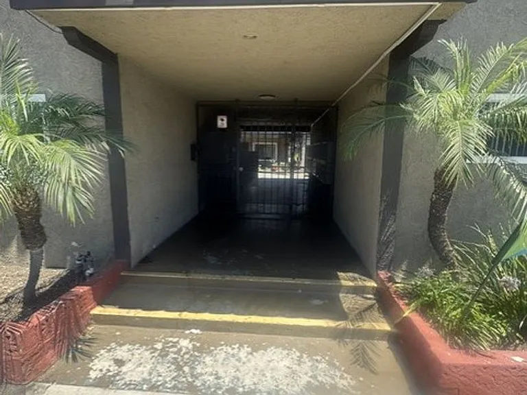 Marine Bay Apartments — Photo 27
