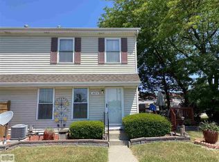 28292 Raleigh Crescent Dr, Chesterfield, MI 48051