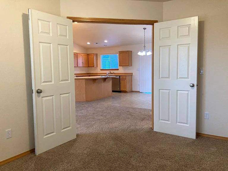 142 Berkshire Ln — Photo 13
