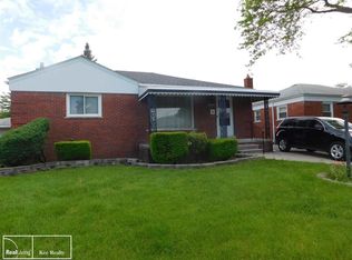 18270 Ash Ave, Eastpointe, MI 48021