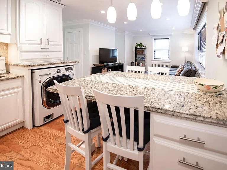 7036 Strathmore St #211 — Photo 5