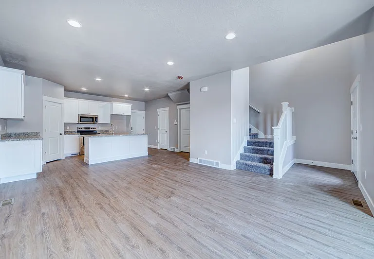2598 N Cormac Pl #OVER GARAGE — Photo 6