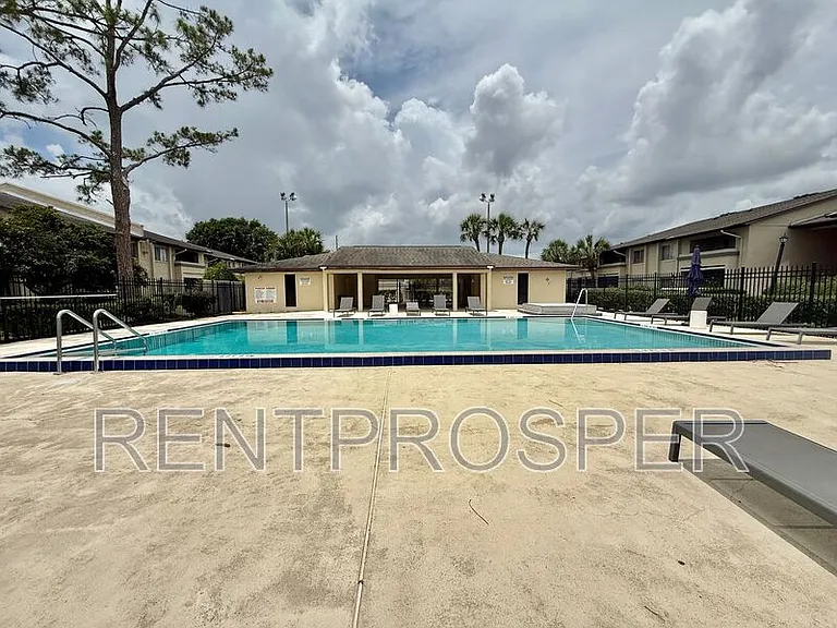6104 Curry Ford Rd #108 — Photo 3