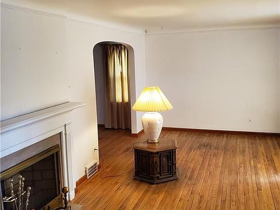 2nd image of 17311 Throckley Ave