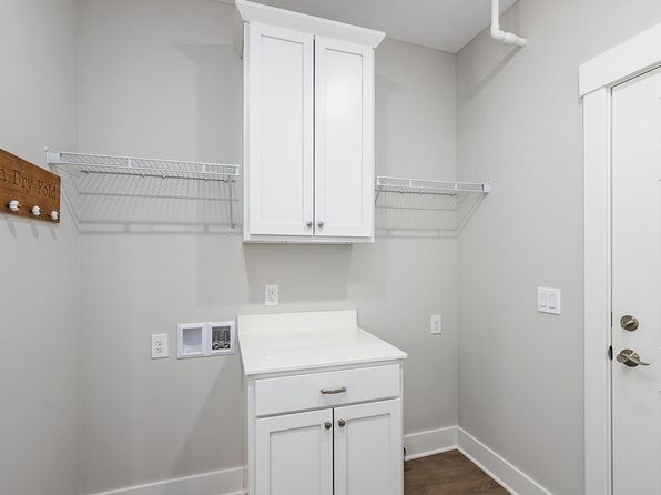 2299 NE Watertown Way, Grand Rapids, MI 49505