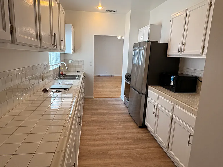 1631 1/2 Morton Ave — Photo 10