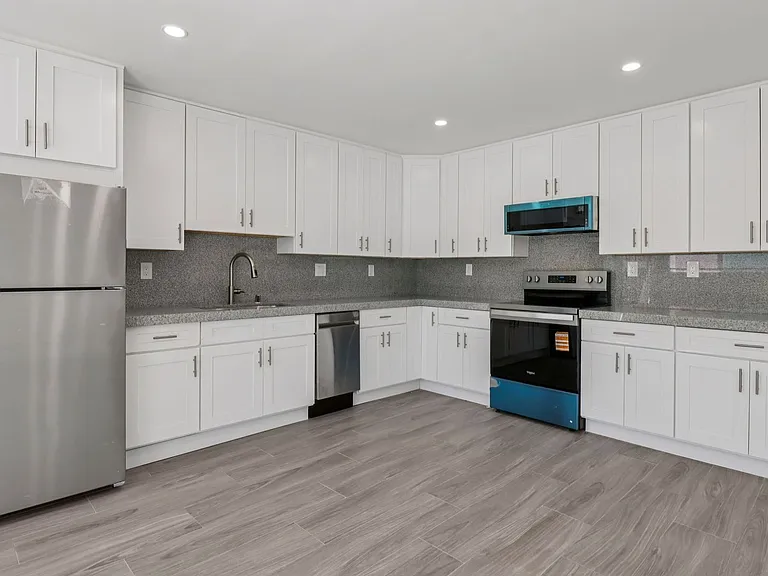 738 S Orange Ave — Photo 7