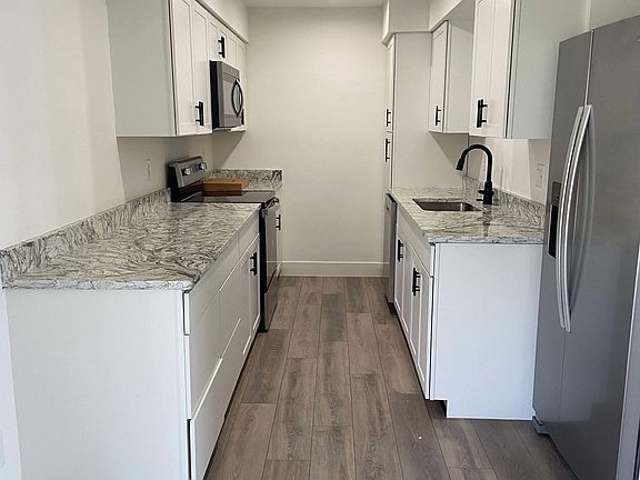 3rd image of 2631 Montego Dr