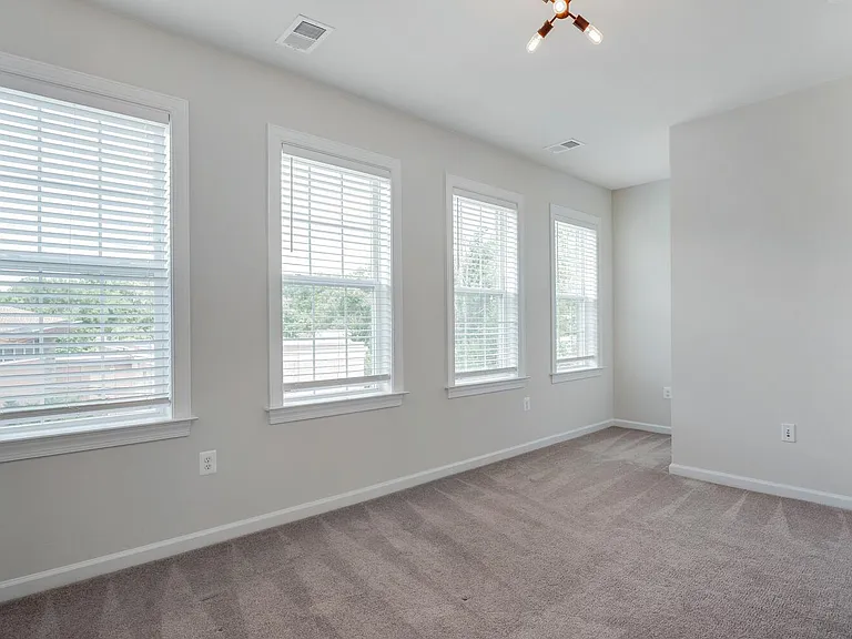 4725 Cherokee St — Photo 35