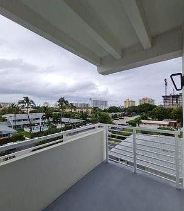 5th image of 3212 NE 12th St APT 401