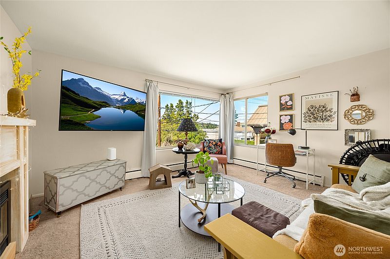 5th image of 2822 14th Avenue W
