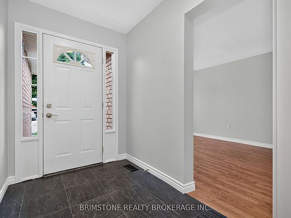 3rd image of 28 Selkirk Cres
