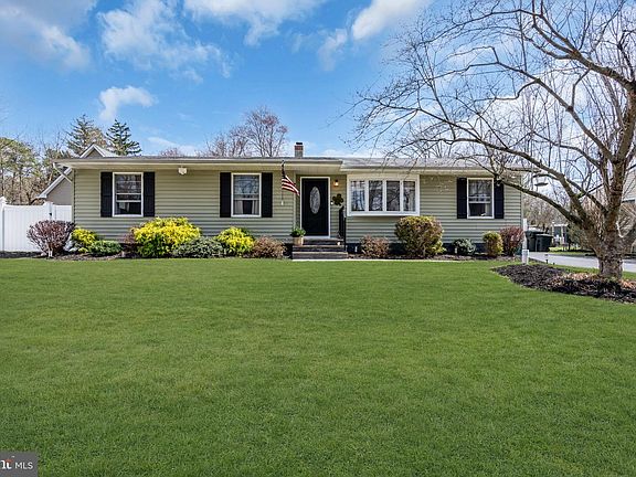 5th image of 7 Chestnut Dr