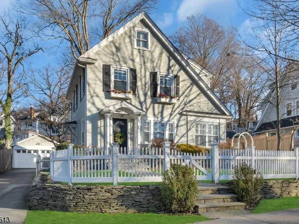 146 Maple St, Summit City, NJ 07901