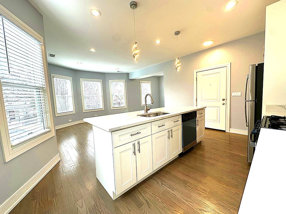 1st image of 5052 W Sunnyside Ave #2