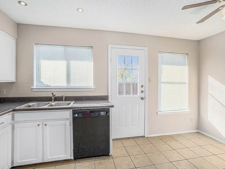3301 Aurora St #D — Photo 13