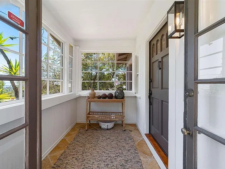 3061 Frye St — Photo 3