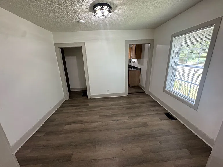 143 Massey St — Photo 11