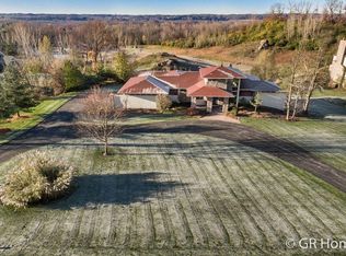 899 Skyevale Dr NE, Ada, MI 49301