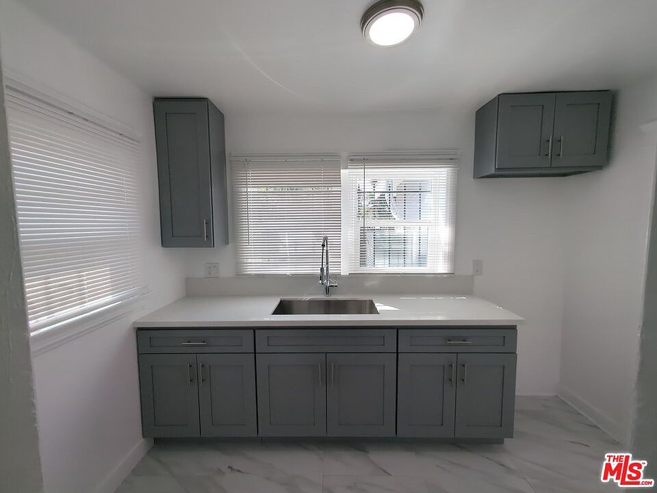 1st image of 4215 S Budlong Ave #4215