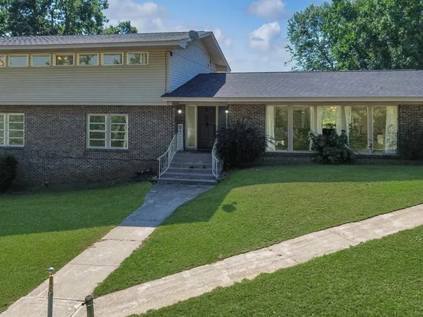 18 Pine Hill Cir, Texarkana, AR 71854