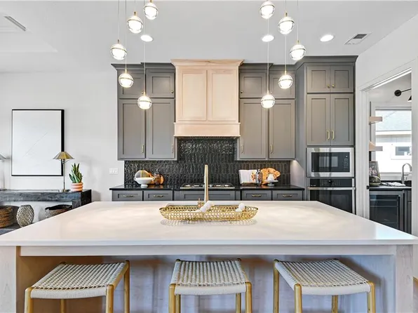 22097 W 93rd Ter, Lenexa, KS 66220