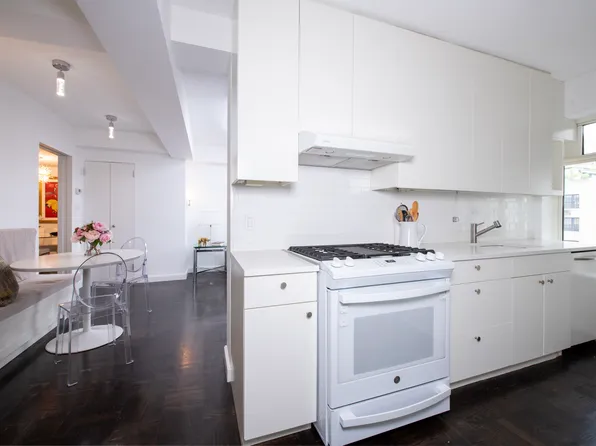 799 Park Avenue image 6 of 13