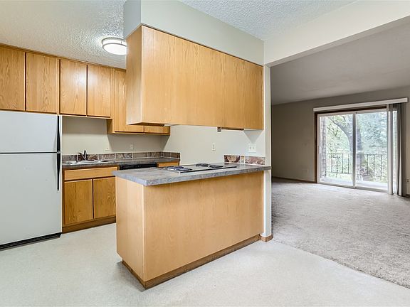 3rd image of 4628 SW Condor Ave #0